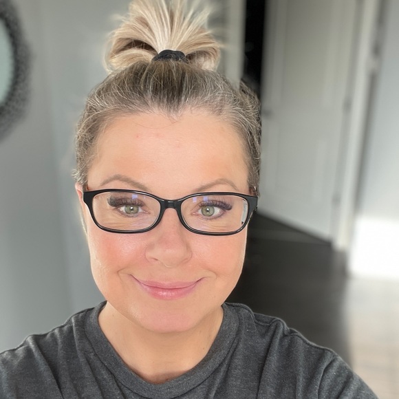 Meet your Posher, Platinum beauty - Picture 3 of 4